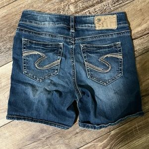 Silver Suki shorts Sz 28